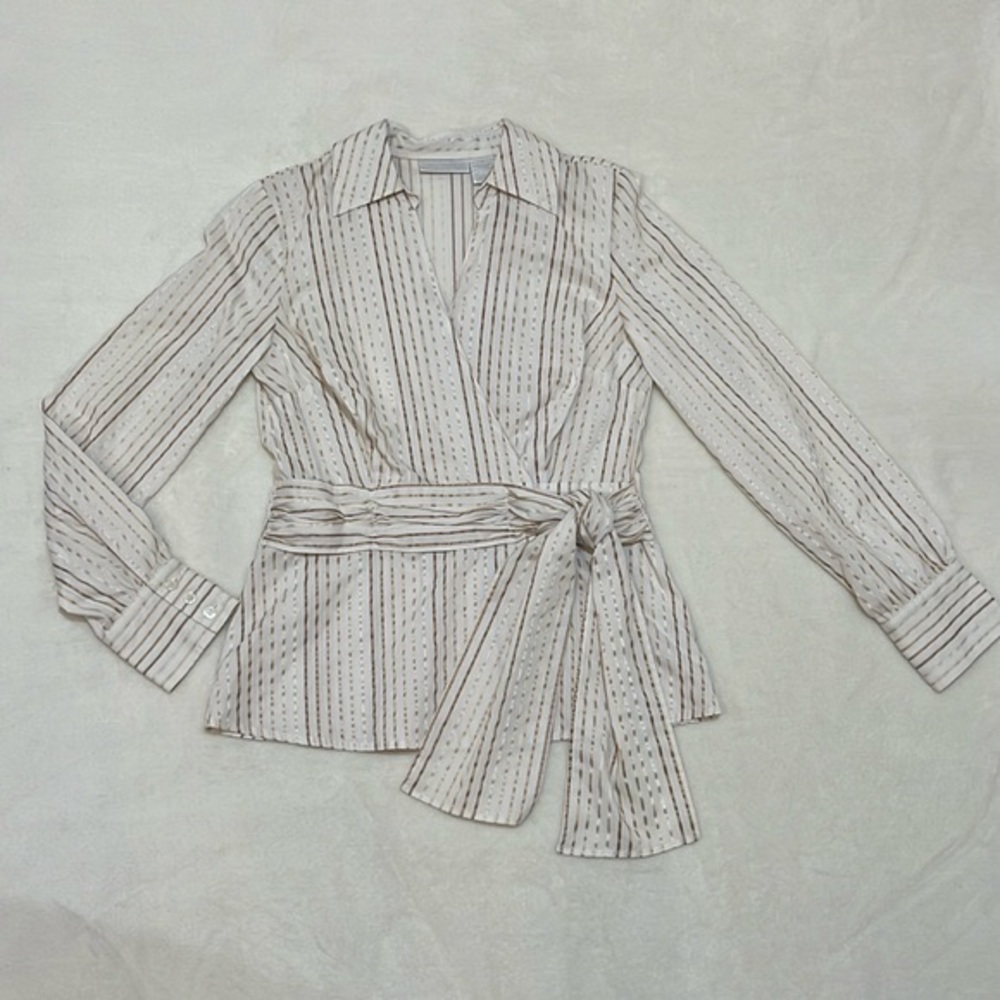 Worthington Stretchy Long Sleeve “Wrap” Blouse. Metallic Threads in Golds